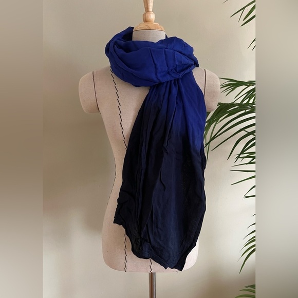 Accessories - Gorgeous Ombre Blue Lightweight Scarf